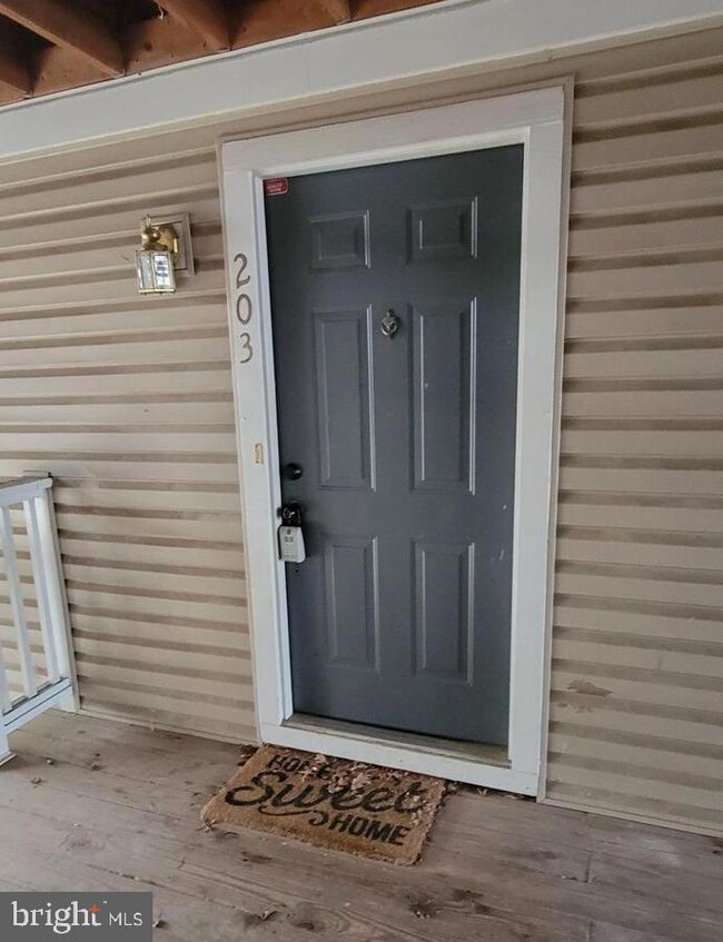 8111 Lacy Dr unit 203, Manassas, VA 20109 - photo 3