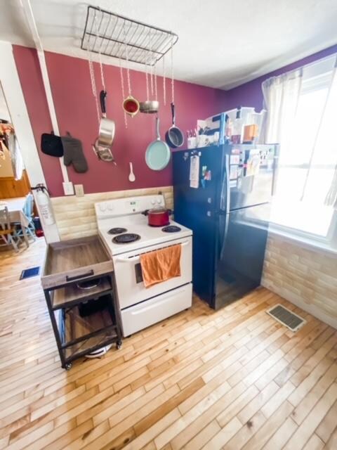 88 Elm St, Mechanic Falls, ME 04256 - photo 3