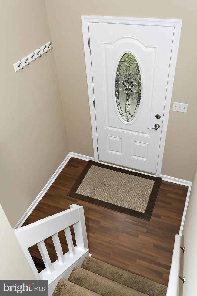 6204 Frontier Ct, Sykesville, MD 21784 - photo 2