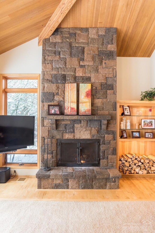 61882 Bunker Hill Ct, Bend, OR 97702 - photo 6