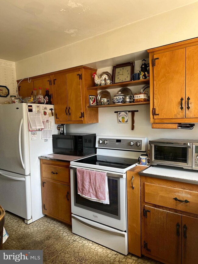 413 S New Ardmore Ave, Broomall, PA 19008 - photo 6