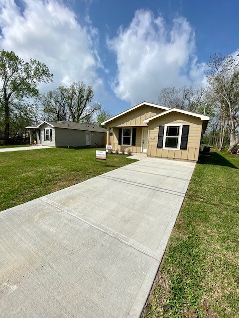 3212 Moore Ave, Bay City, TX 77414 - photo 3