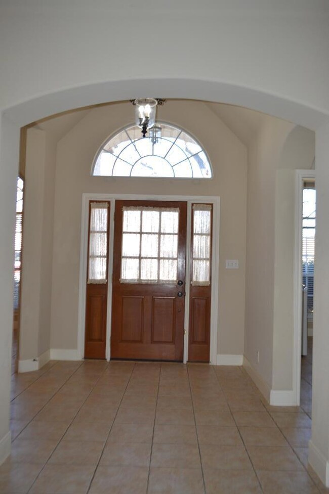 607 Persimmon Ct, Fredericksburg, TX 78624 - photo 2