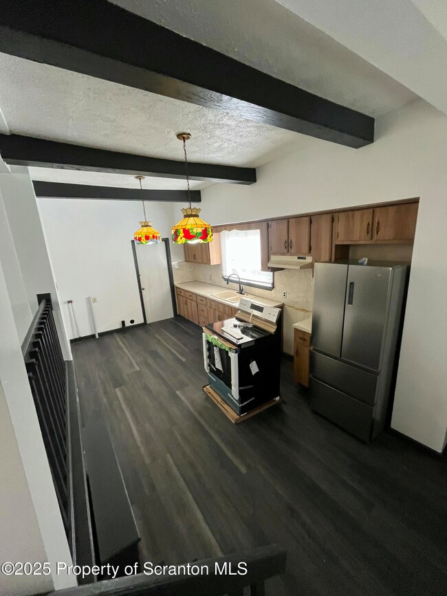 228 Union St unit Left, Taylor, PA 18517 - photo 5