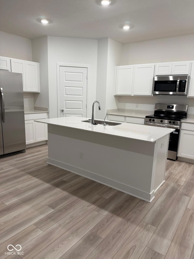 2884 Woods Edge Dr, Greenwood, IN 46143 - photo 2