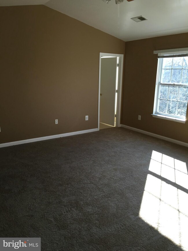 137 Heathfield Dr, Frederick, MD 21702 - photo 5