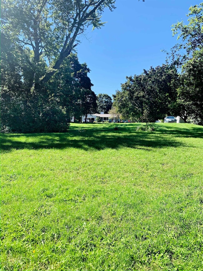 8520 Apple Blossom Ln, Flushing, MI 48433 - photo 2