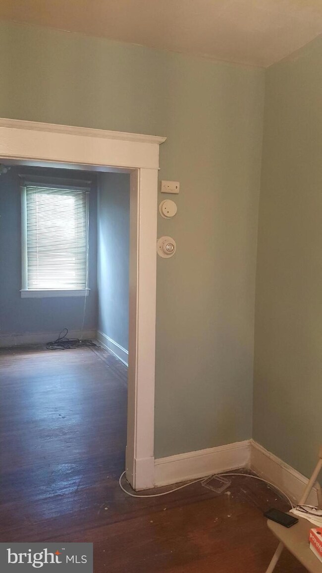 4149 Fairview Ave, Baltimore, MD 21216 - photo 5