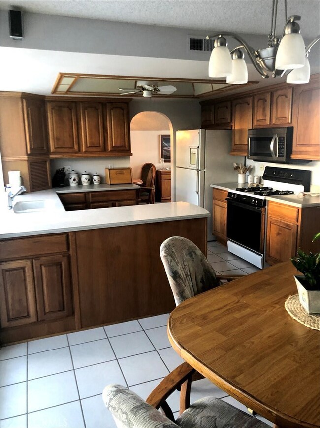 9633 Amberwick Cir, Cypress, CA 90630 - photo 7