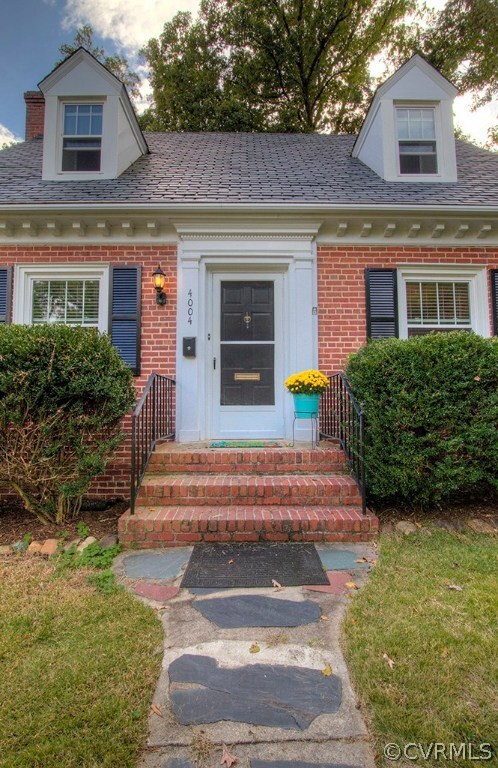 This brick / slate cape has charm galore!