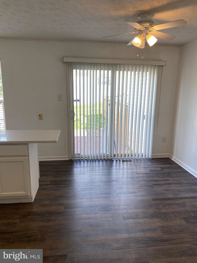 9541 Oakhurst Dr, Columbia, MD 21046 - photo 5