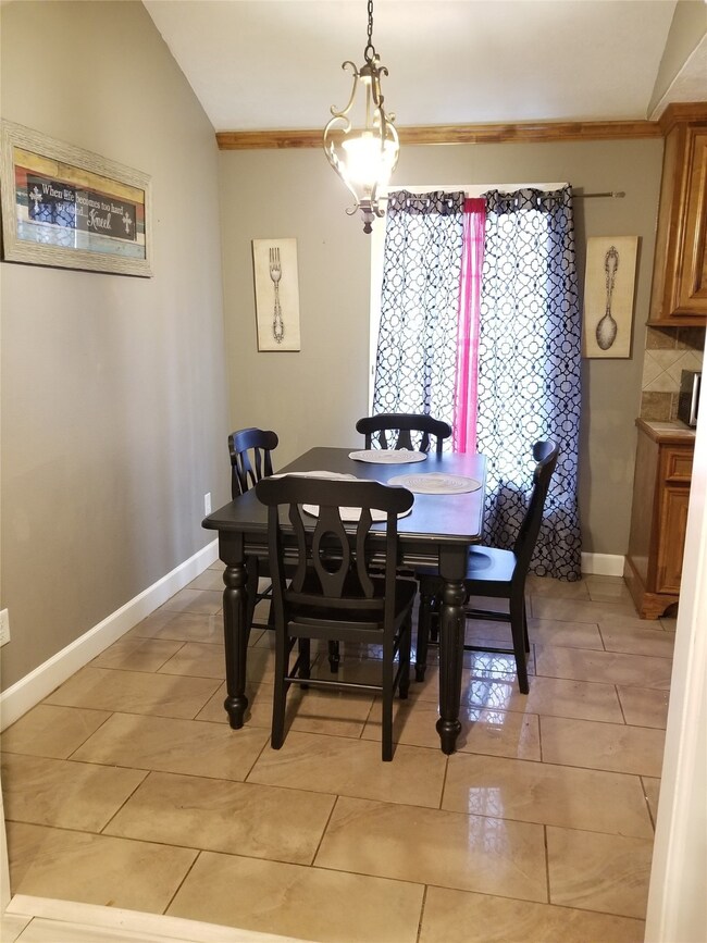 7029 Eastwood St, Houston, TX 77021 - photo 6