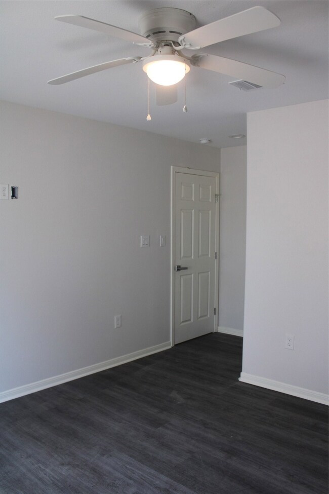 9023 Lanewood Dr, Houston, TX 77016 - photo 5