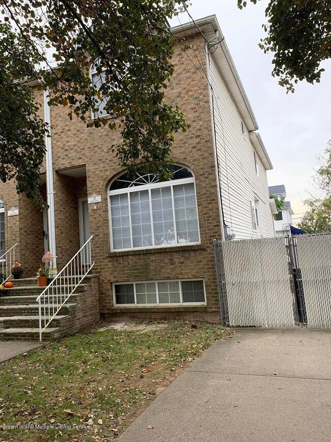 176 Camden Ave, Staten Island, NY 10309 - photo 2