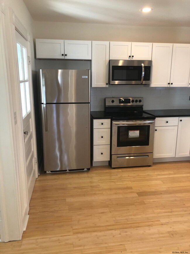 221 James St, Schenectady, NY 12302 - photo 4