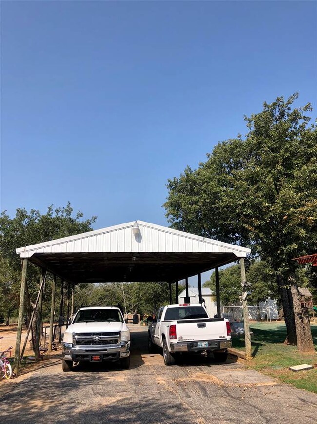 1301 N Waterplant Rd, Duncan, OK 73533 - photo 2