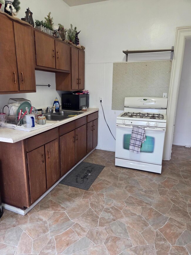 621 Elm Ave E, Waseca, MN 56093 - photo 5