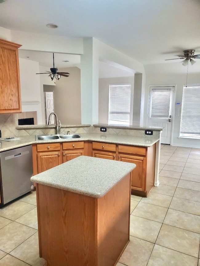 2526 Sunrise Harbor Ln, Pearland, TX 77584 - photo 7