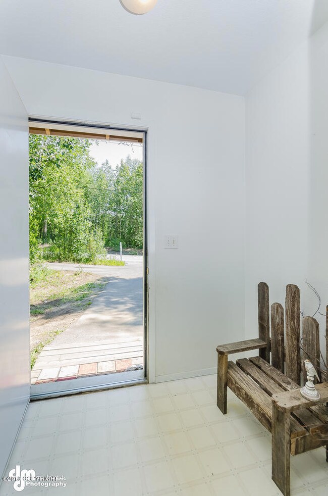 4460 N Charley Drive Wasilla-large-002-E