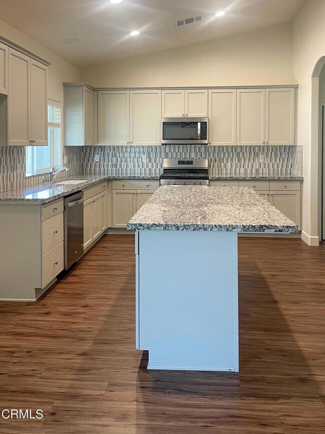 495 S Belmont St-6811