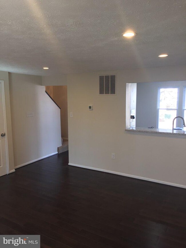 9521 Quarry Bridge Ct, Columbia, MD 21046 - photo 4