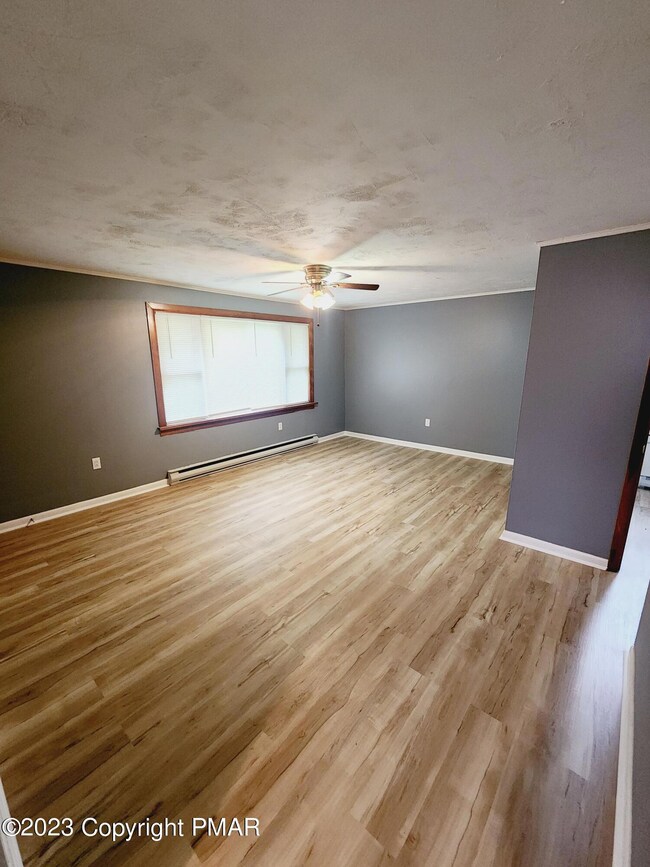 372 Scotrun Ave unit 201, Scotrun, PA 18355 - photo 4