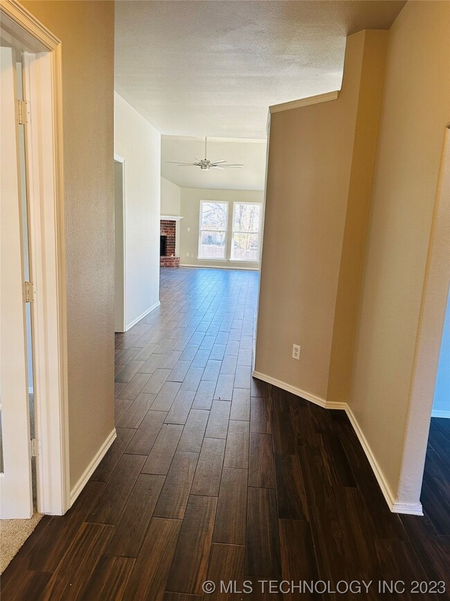 11911 S Birch Ave, Jenks, OK 74037 - photo 3