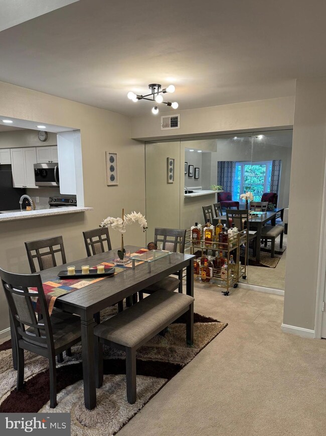 11709 Karbon Hill Ct unit I, Reston, VA 20191 - photo 6