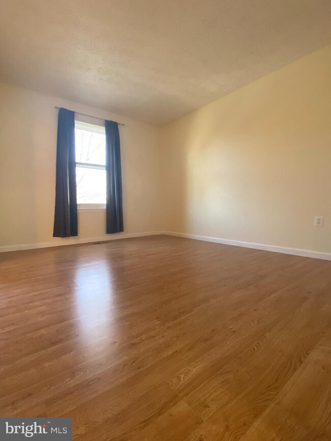 18638 Winding Creek Place, Germantown, MD 20874 - photo 6