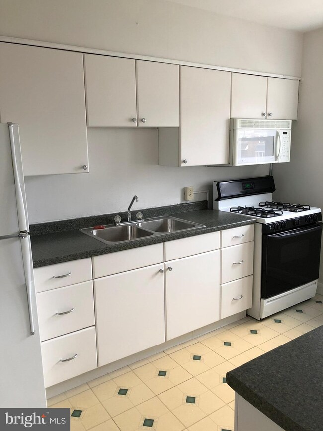 3601 Delverne Rd, Baltimore, MD 21218 - photo 2