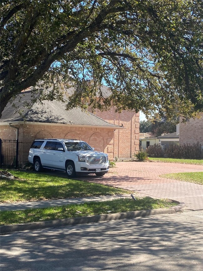 7634 Antoine Dr, Houston, TX 77088 - photo 3