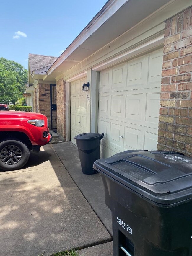 1023 Twinbrooke Dr, Houston, TX 77088 - photo 4