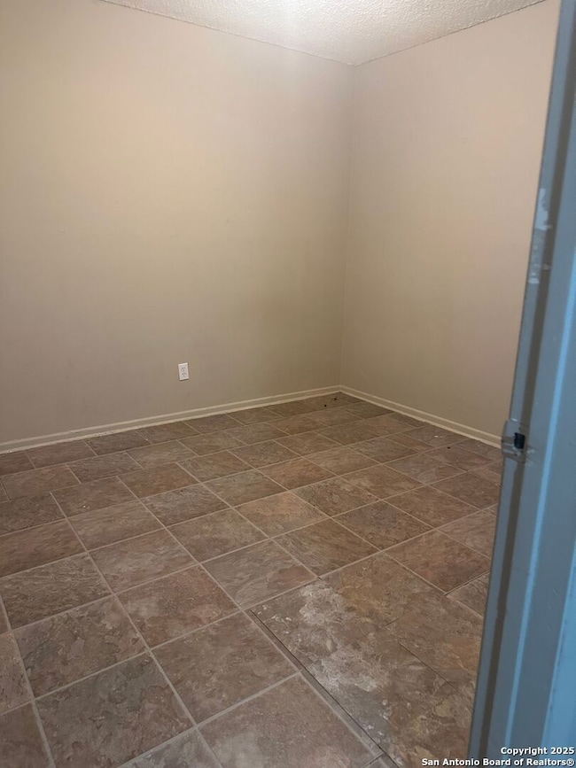 2129 Pat Booker Rd unit 11, Universal City, TX 78148 - photo 4
