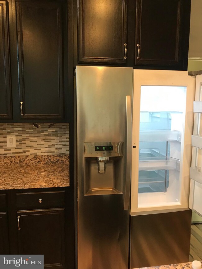 5708 Lyngate Ct, Lanham, MD 20706 - photo 6