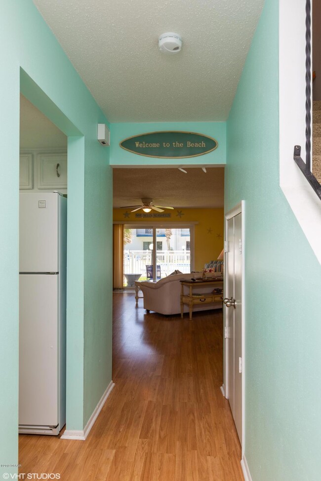 Entry To Kitchen Living Rm