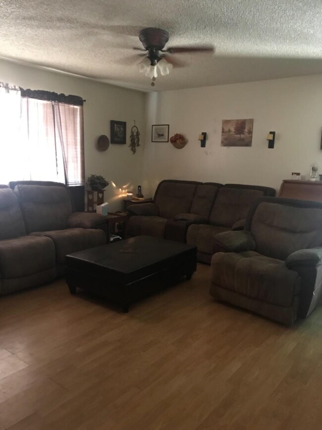 329 W Deodar Ln, Lemoore, CA 93245 - photo 2