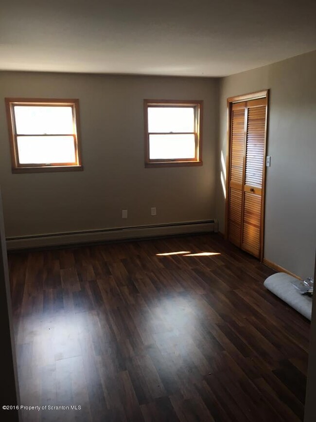 512 Ward St, Dunmore, PA 18512 - photo 4