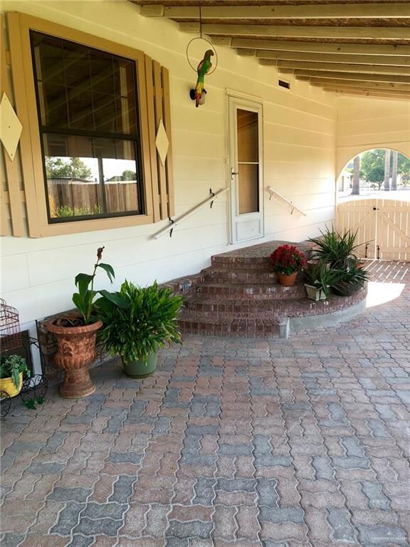 807 Santa Anna Dr, Alamo, TX 78516 - photo 2