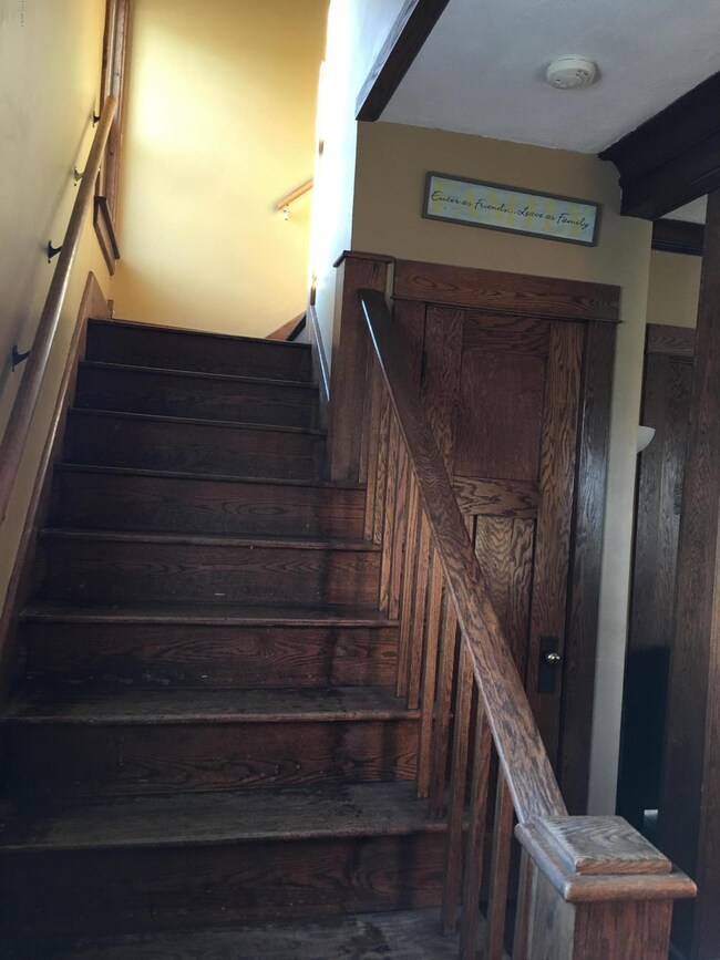 517 Chatham St, Lowell, MI 49331 - photo 6