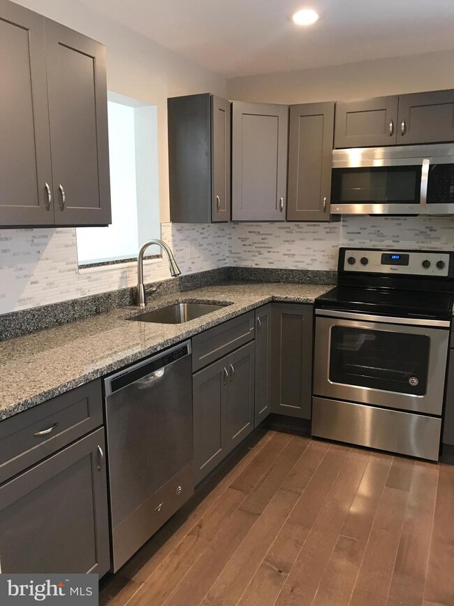 905 Saint Michaels Dr, Bowie, MD 20721 - photo 2