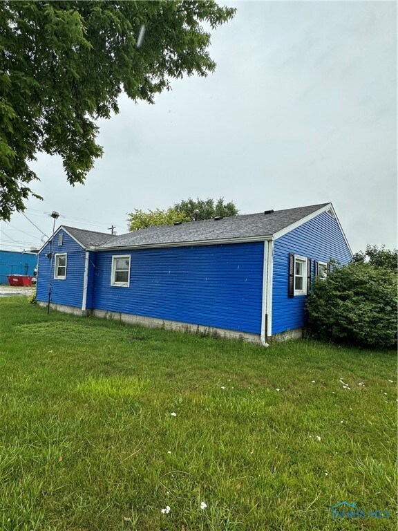 1116 W College Ave, Woodville, OH 43469 - photo 2