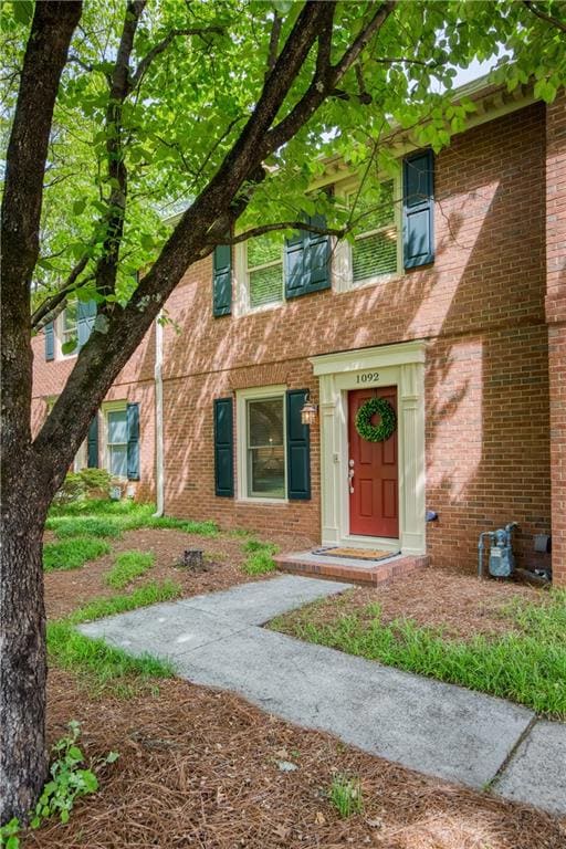 Low maintenance brick exterior and HOA handles law