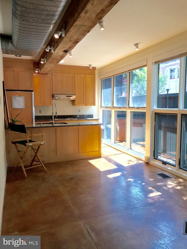 102 W Madison St, Baltimore, MD 21201 - photo 4