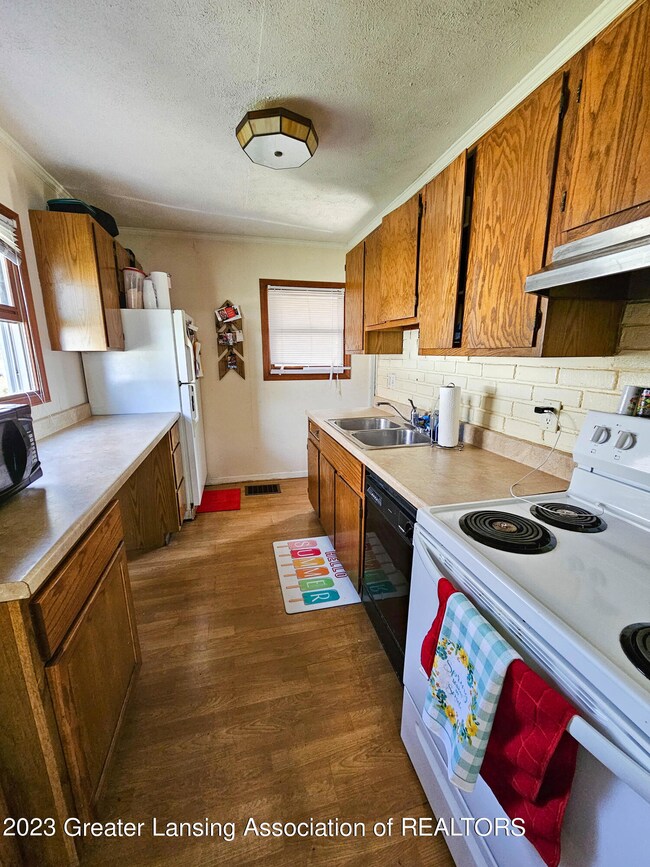 920 Andrus Ave, Lansing, MI 48917 - photo 6