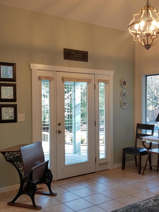 7837 Colonial Way, Central Point, OR 97502 - photo 2