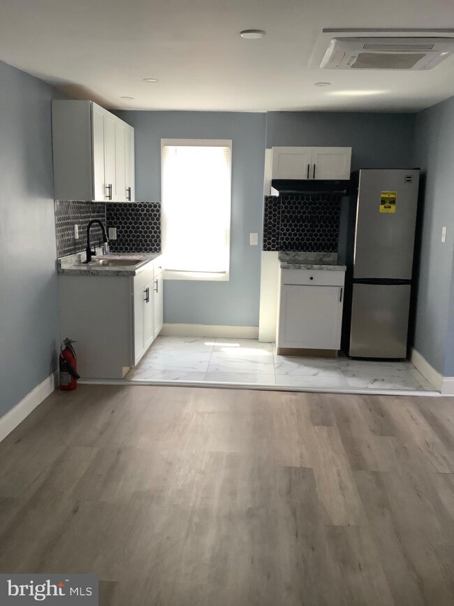 526 Macdade Blvd unit 3RD FLOOR, Darby, PA 19023 - photo 5