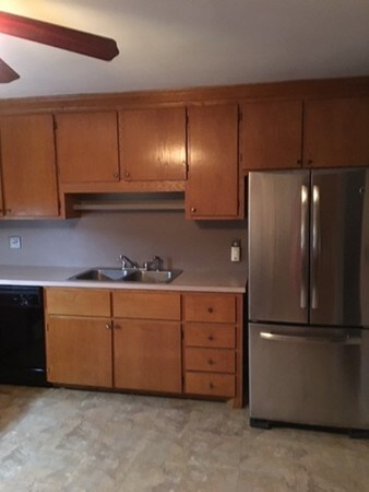 664 Beacon St, Lowell, MA 01850 - photo 6