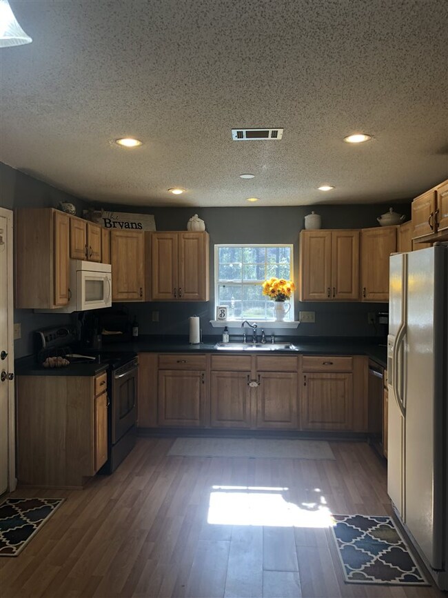 107 Wildwood Dr, Crawfordville, FL 32327 - photo 4