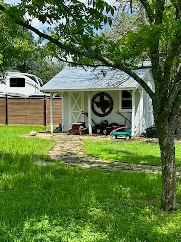 View of shed / structure with a yard