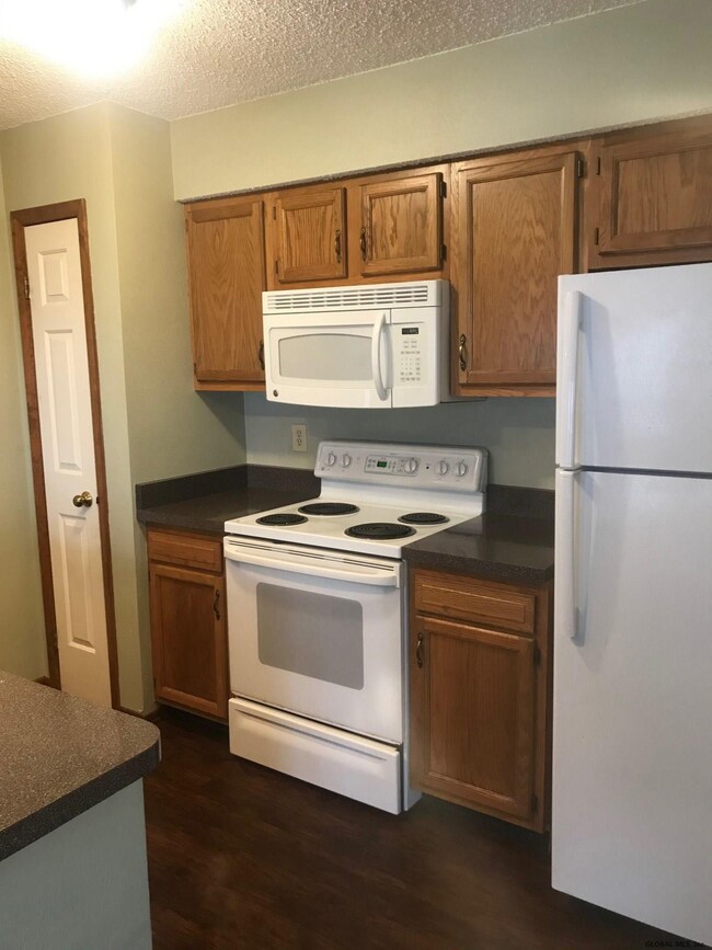 414 Hampton Place Blvd, Troy, NY 12180 - photo 7